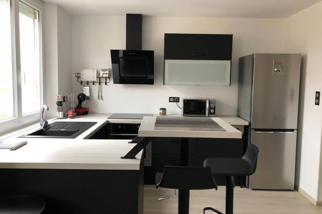 Appartement De Adrien Garage Prive Charleville-Mézières Esterno foto