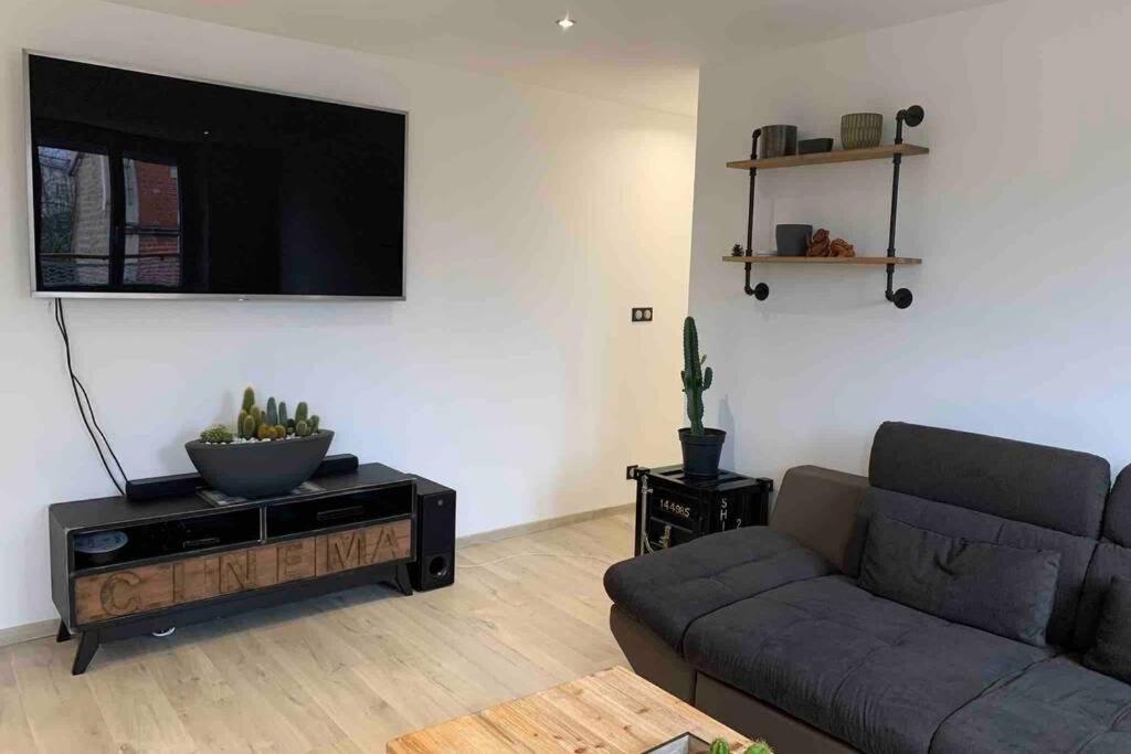 Appartement De Adrien Garage Prive Charleville-Mézières Esterno foto