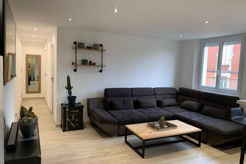 Appartement De Adrien Garage Prive Charleville-Mézières Esterno foto