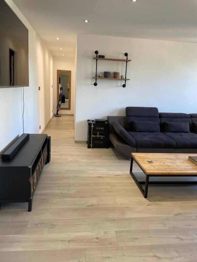 Appartement De Adrien Garage Prive Charleville-Mézières Esterno foto