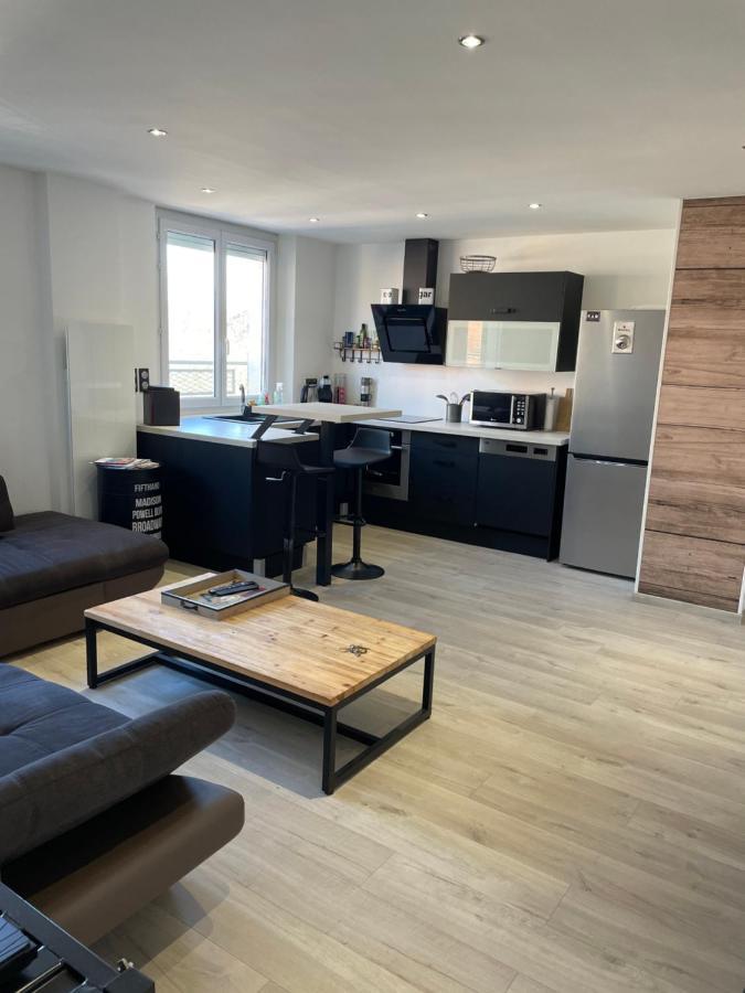 Appartement De Adrien Garage Prive Charleville-Mézières Esterno foto